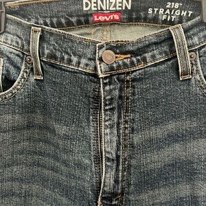 Men's DENIZEN Levi JEANS 38x34 darker wash Jean.
STRAIGHT CUT. Barely Worn